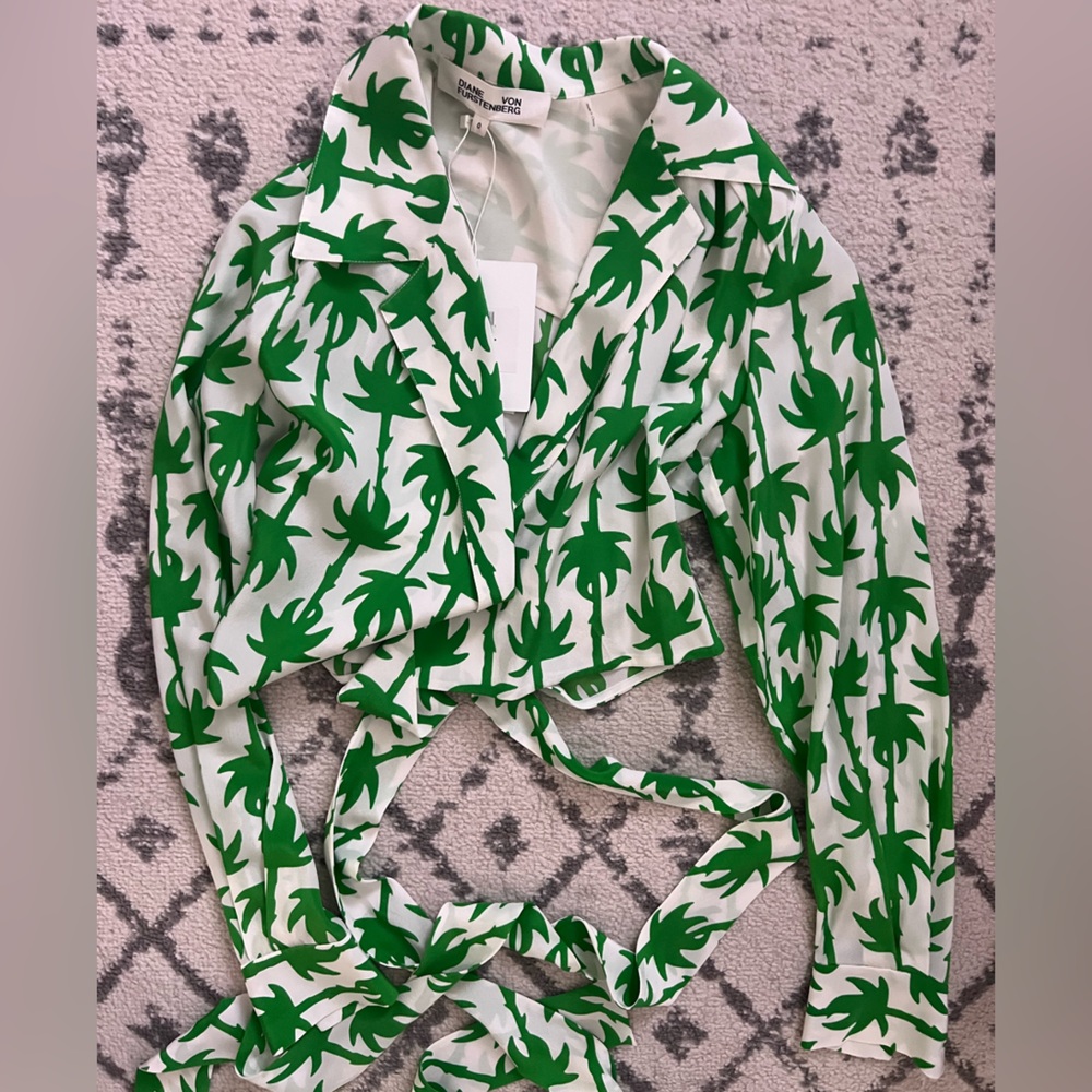 Diane Von Furstenberg Printed silk Wrapping top size 0